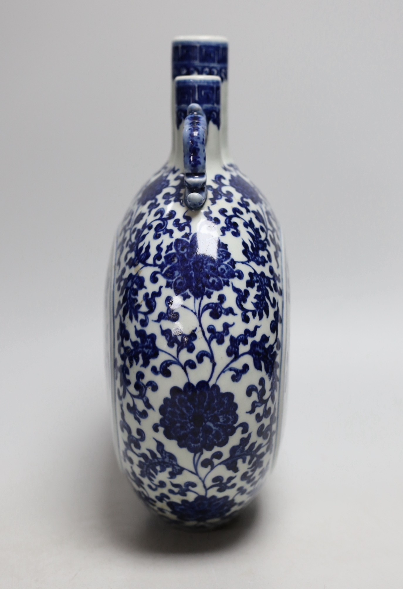 A Chinese blue and white moonflask, 8.5cms high